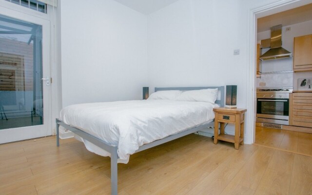 Modern Flat in West Kensington