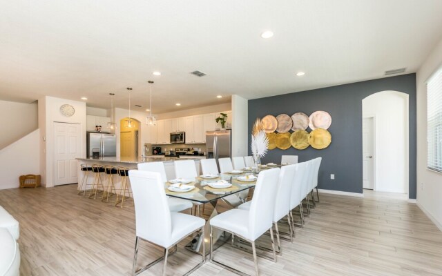 Solterra - 7008 Oakwood Street