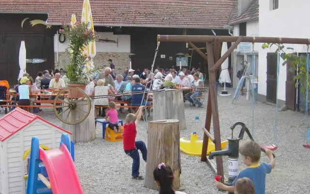 Pension Eichschmid / Röll´n Biergarten