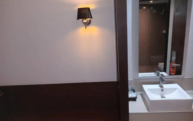 Collection O The Bangkok Airport Link Suite