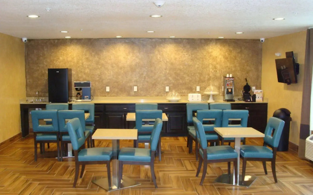 West Worth Inn and Suites