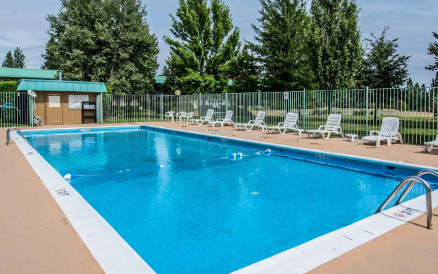 Econo Lodge Inn & Suites Spokane