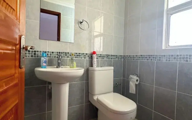 Spacious 4-bedroom with a pool
