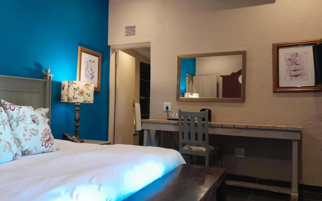 Shangri-La Country Hotel