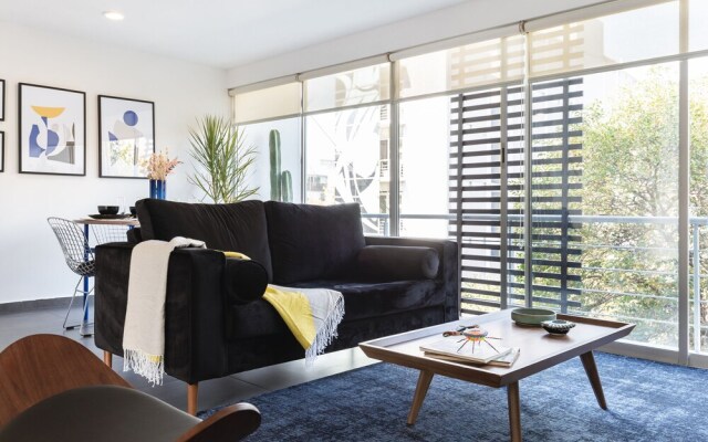 Bright 2BR Condesa Apartment With Balcony