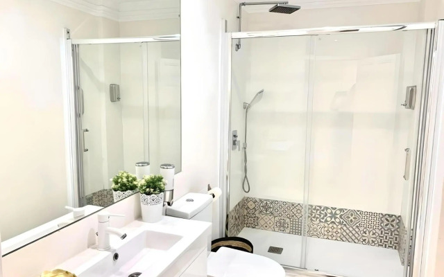 Lux City Loft in front of the Port