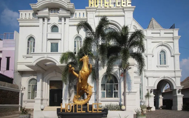 Hotel Lee by OYO Rooms
