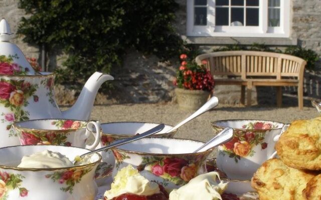 Cadson Manor