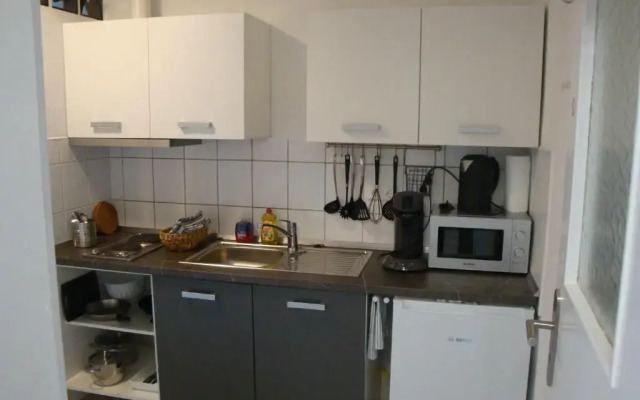 Cenet 1 Zimmer Apartment