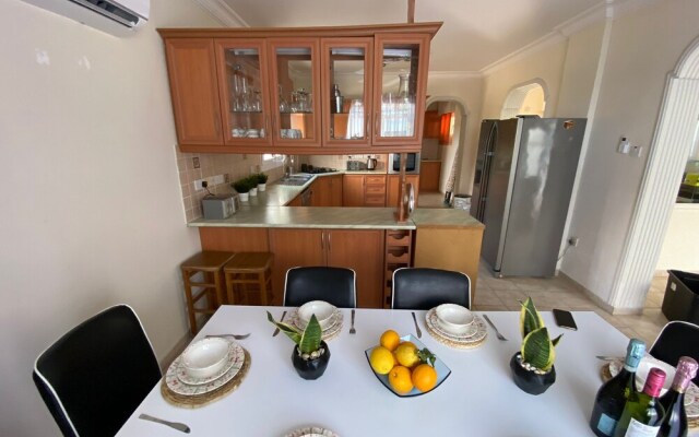 Villa Green Palace, Private Pool, Sea & Mountain Views , Spacious & Beautiful