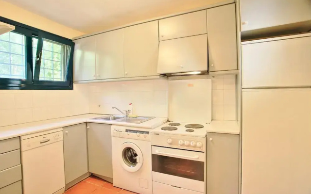 Tinas Apartment in Mparmpati