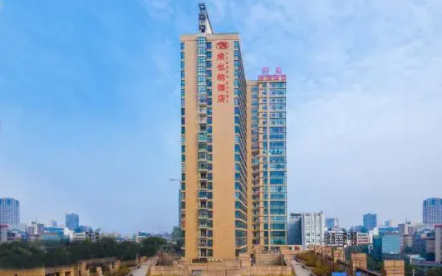 Vienna Hotel Xianning hot spring center flower bed shop