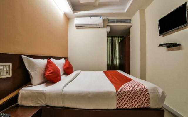 OYO 16061 Hotel Holly Hock