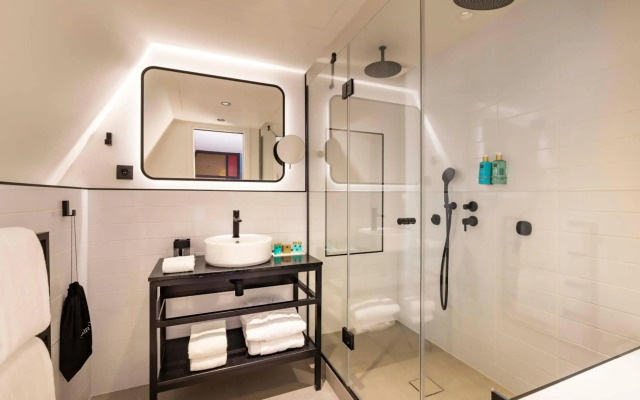 Le 12 Hotel
