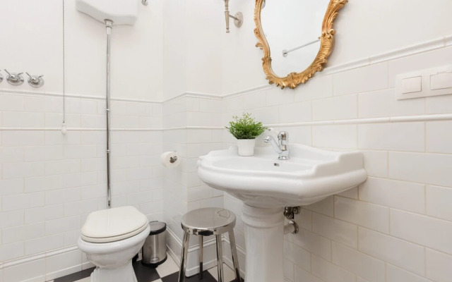 Warsaw Grójecka by Renters Prestige