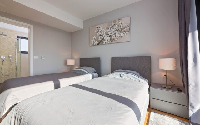 Luxurious Villa in Porec With Jacuzzi