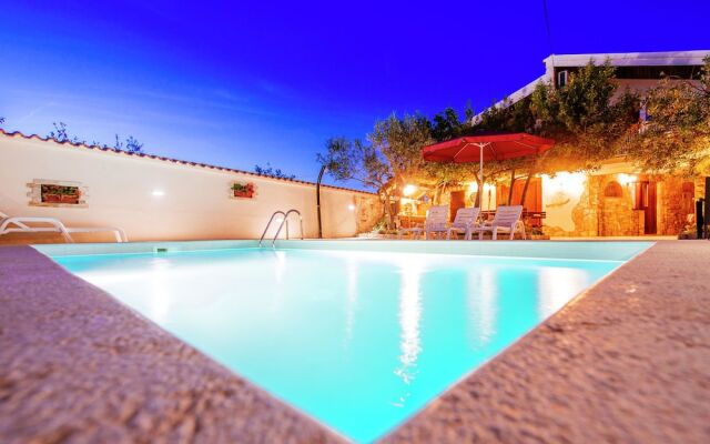 Cozy Holiday Home in Zadar with Swimming Pool