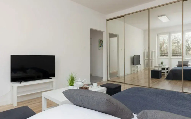 Bright Studio With Balcony by Renters
