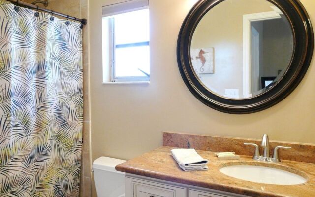 Centrally Located Pet-friendly Home With spa and Pool