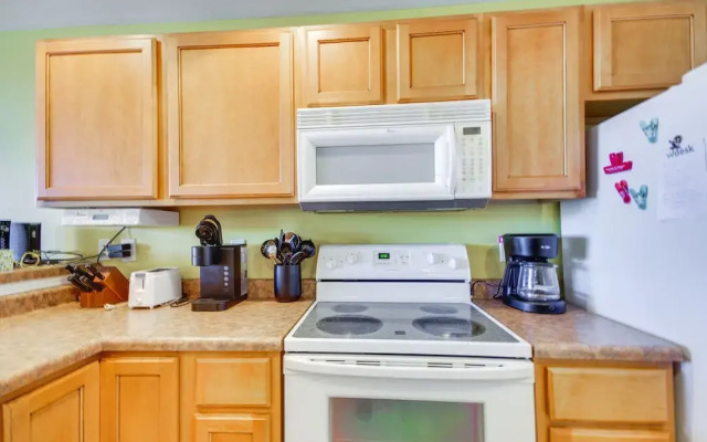 Lakefront Osage Beach Condo: Balcony & Pool Access