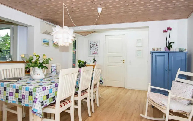 6 Person Holiday Home in Glesborg