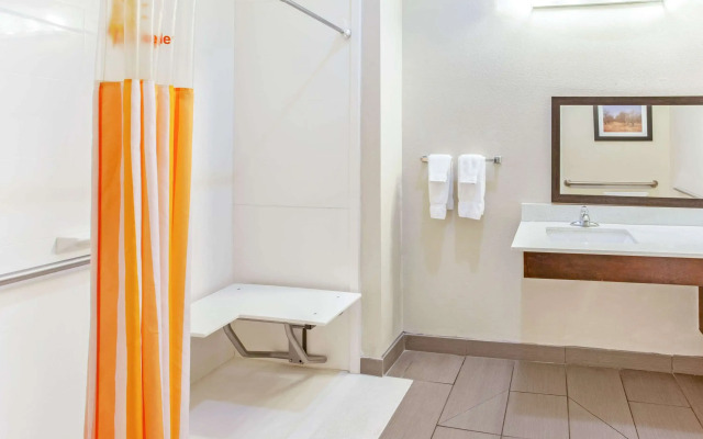 La Quinta Inn & Suites by Wyndham Luling