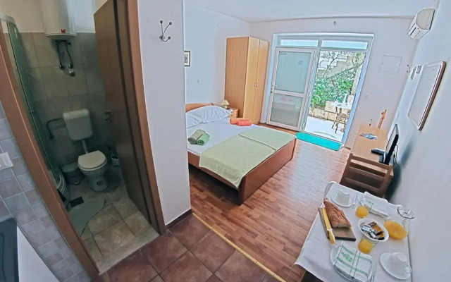 Lora studio sea & OldTown view with parking