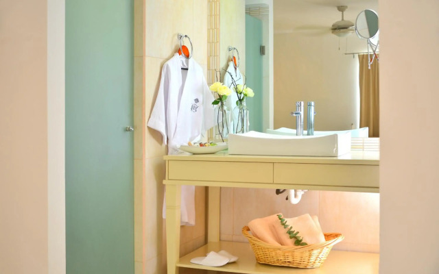 Unic Design Hotel - Near Mamitas Beach Club