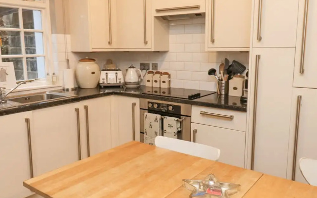 6 Hillside Terrace