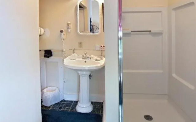 The Artist's Inn and Gallery