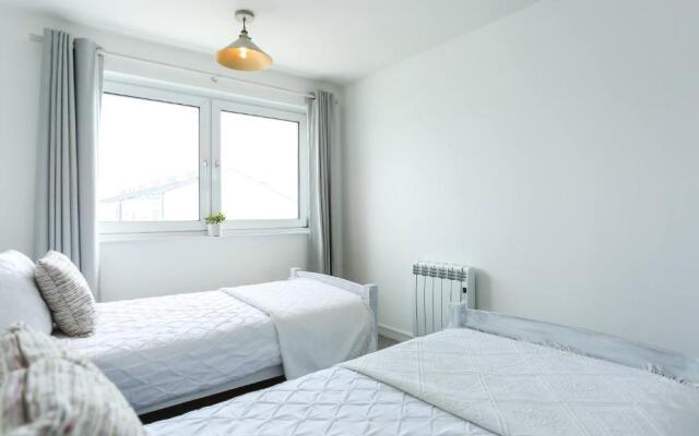 Tides - Beach Front Apartment in Bracklesham Bay