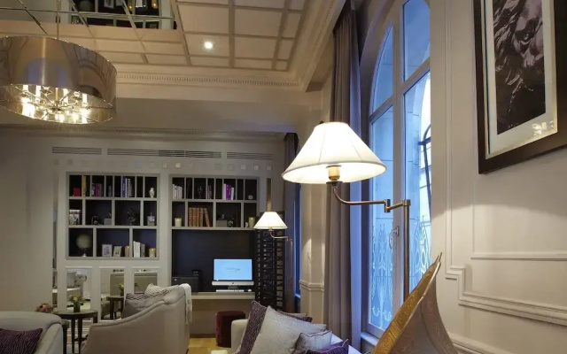 La Clef Louvre Paris by The Crest Collection