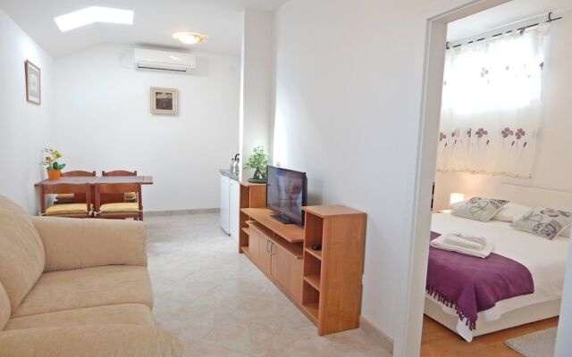 Apartments Moni