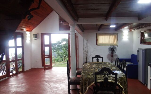 Welikande Hotel and Trekking Center