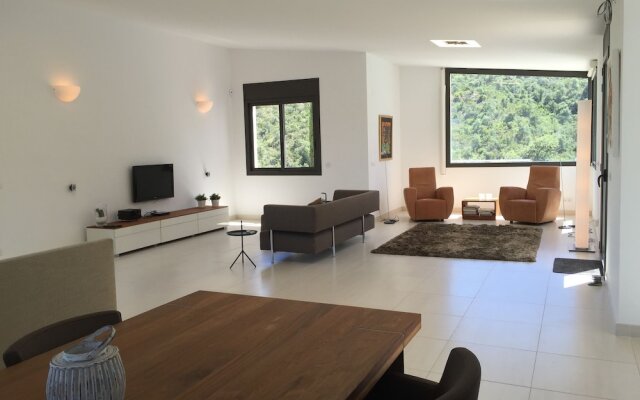 Gorgeous Villa in Santa Cristina D'aro With Pool