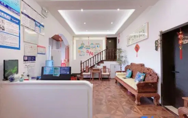There is a homestay (Luoyi Ancient City)