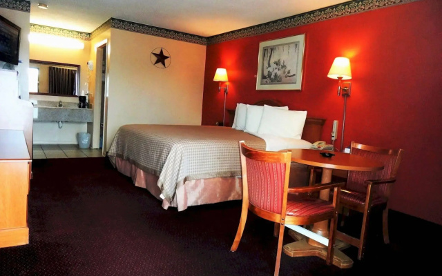 Freer Executive Inn and Studios