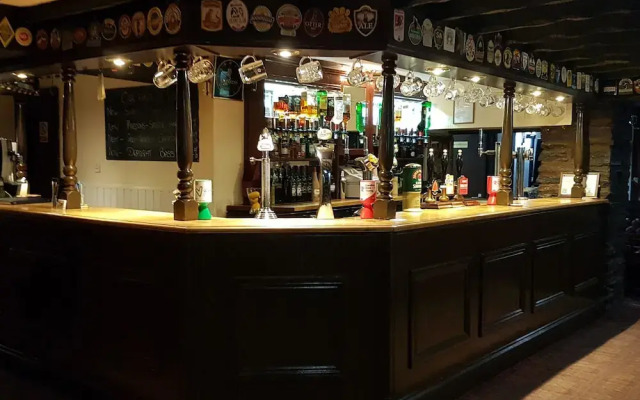 Cross Oak Inn