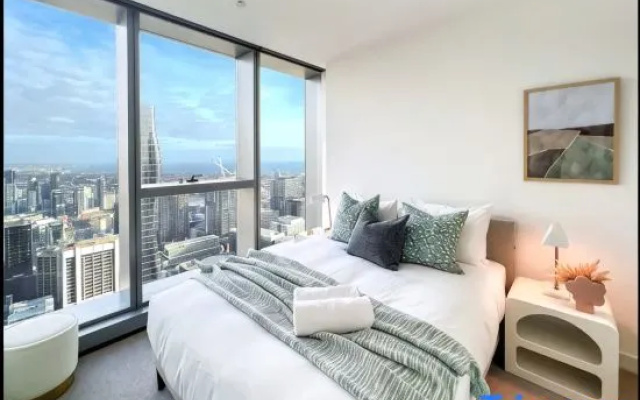 Luxury CBD Skyline View Apartment LV58