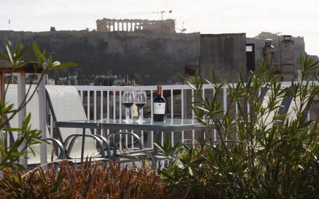 A Gift in the Heart of Monastiraki A