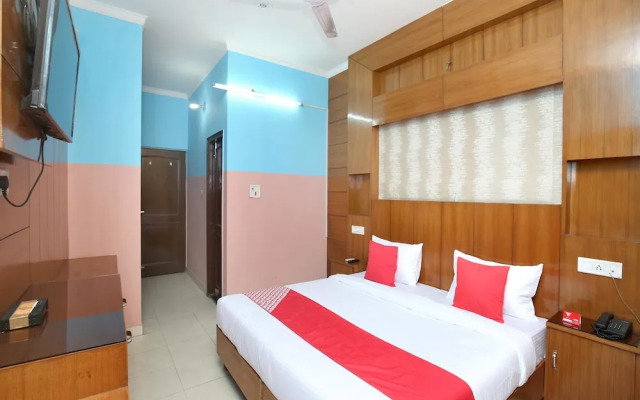 OYO 5906 Hotel Skyfox