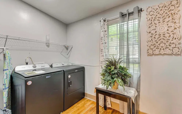 Chic Atlanta Home: Close to Downtown & Stadiums