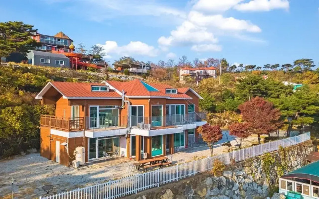 Ganghwa Marinpaibeu Pulbilra Gajok Pension