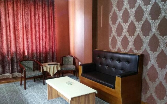 Chandmani Hotel&Tour