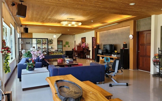 YOLOHO villa