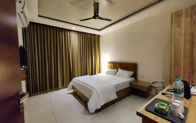 Hotel Hibiscus Tree- Bachupally