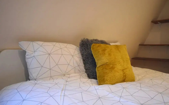 Central Cosy Flat In Great Location