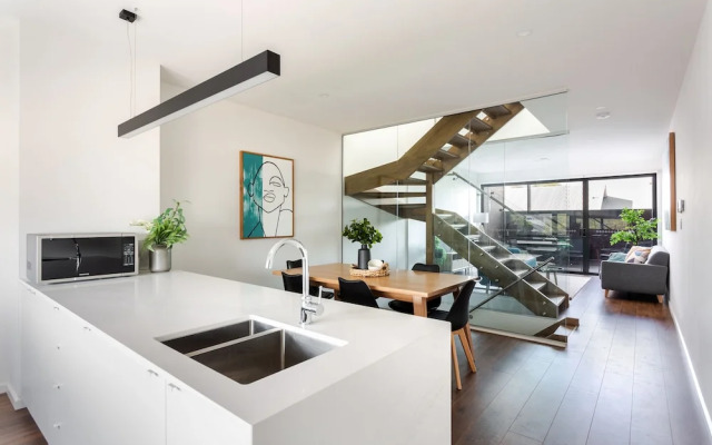 Little Grenfell Apartments by Urban Rest