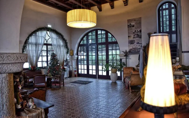 Elafos Hotel
