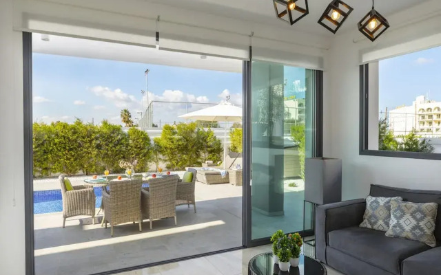 Pernera Beach Villa in Protaras